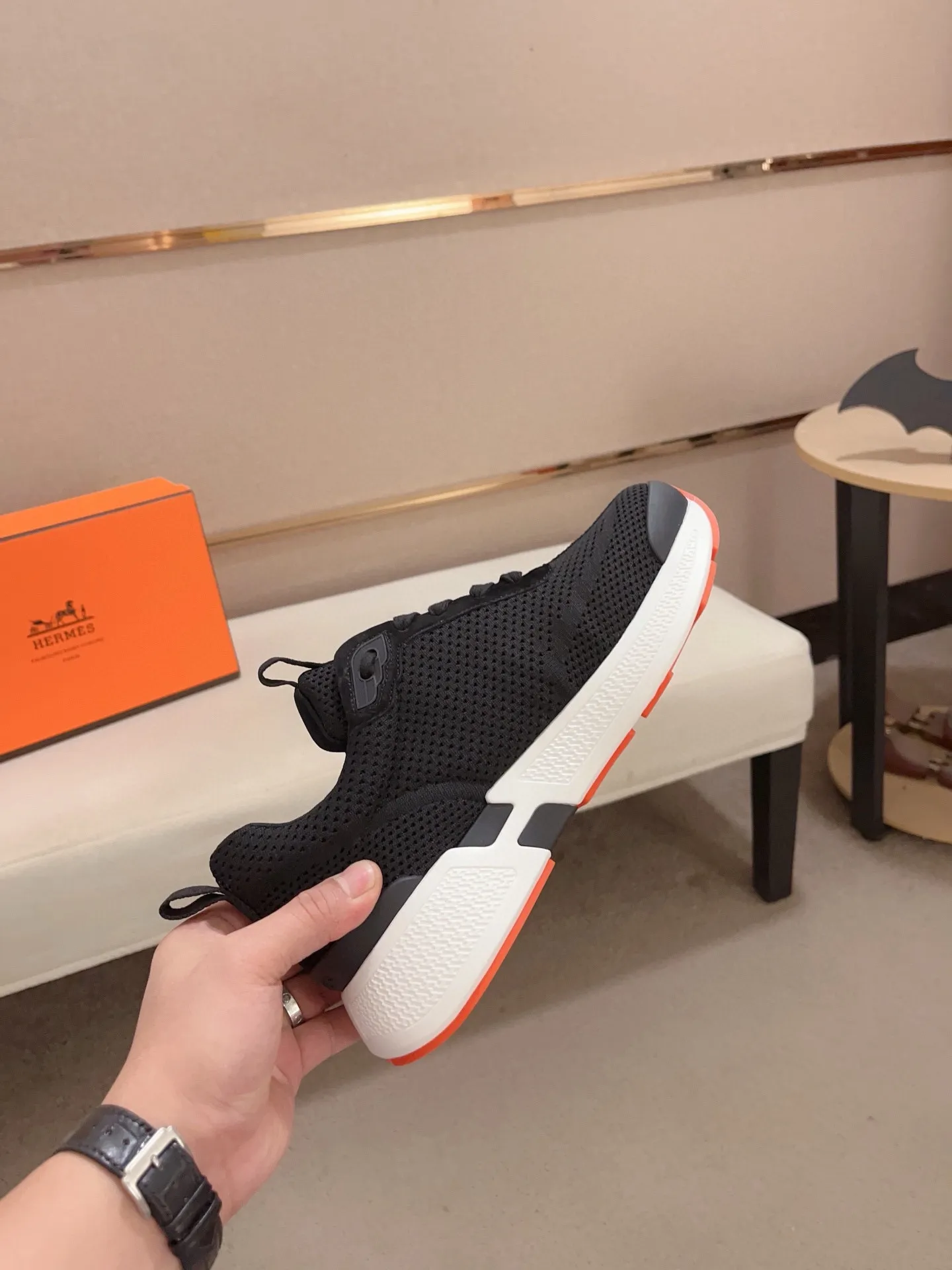 Factory price: 540💰《HERMES》【Classic Original Version】Hermès; Top 🔝 Purchasing Agency 🔍🔍Men's latest 🇺🇸 counters are on sale simultaneously, original imported from Italy ▲▲Silk cowhide with breathable fabric ▲▲ (high-end and expensive Qi·Grade) Exquisite workmanship (Italian 🇮🇹Imported water-dyed 🐂cowhide lining) Sole: Original sole provided by the original factory, ⚠️Exclusive double-layer activity·TPR·Rubber·Combined molded outsole; Super·comfortable·wear-resistant·non-slip·environmental protection The real thing is more beautiful if you take the real thing (high quality, follow the order), you can enter and exit the counter at will * Number of yards: 38·39·40·41·42·43·44# (can be customized 45.)